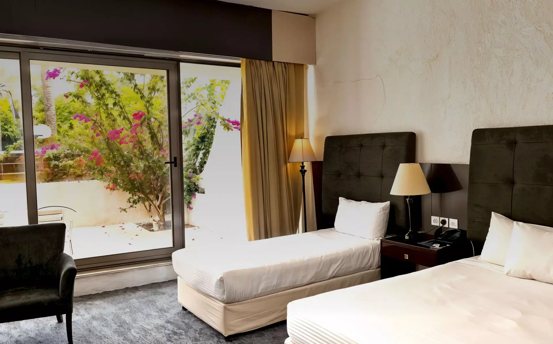 Alibaba https://cdn.alibaba.ir/ostorage/hotel-accommodation-images/688e1759ac13a7ed0d865594_سه تخته محوطه رو به باغ.webp